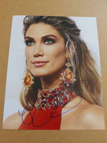 Delta goodrem signed autogramm - delta,